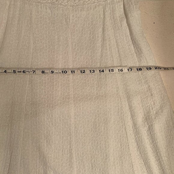 WHITE EYELET SUMMER DRESS, V-NECK, BY R & K ORIGINALS, NEW WITHOUT TAGS - Picture 5 of 12